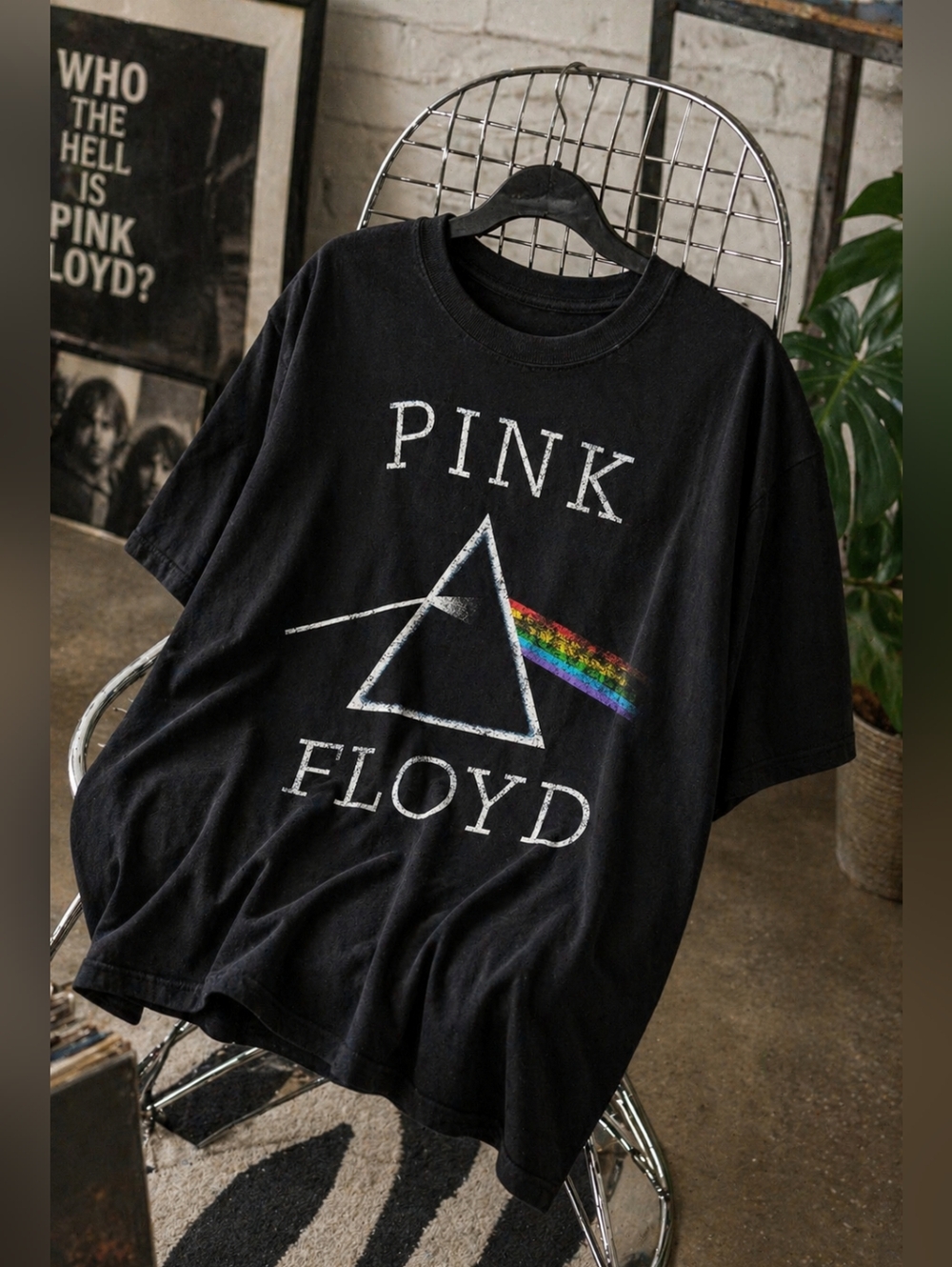 Pink Floyd | Black Tee with Prism Rainbow, Size XL